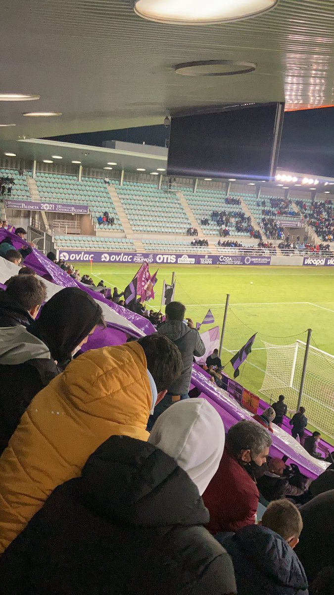pollobergara's tweet photo. Ayer por primera vez después de la pandemia pise un estadio de fútbol, y fue para ver al @PalenciaCristo y dar una grata sorpresa a @ErikPolancoerik. Gracias por el partidazo vivido. Animo https://t.co/t70xyb1sez