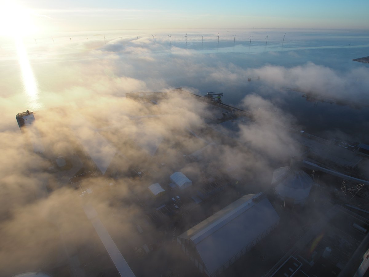 MKtimelapse's tweet photo. We do pride ourselves on our high-resolution systems that can show incredible detail - but - many of our most beautiful shots and sequences come from days when you can barely see a thing...

#mist #fog #sunset #sunrise #twilight #timelapse #zeitraffer #construction #beauty #calm https://t.co/n7961U9NkT