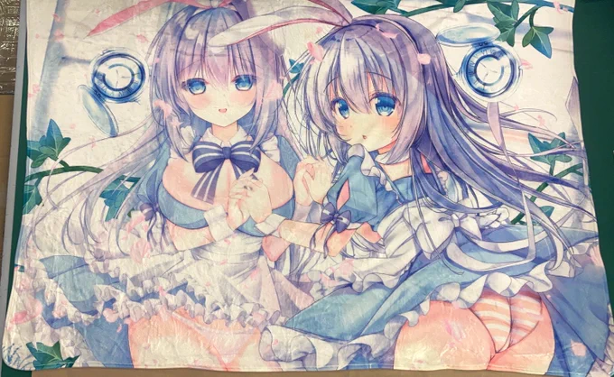 そうだ…!
ブランケットの写真を頂いていました!!!!
サイズは特大です…!!!!
140cm✖️100cmでよくあるブランケットの2倍の大きさで、もふもふです🥰🥰💕💕💕
なんと、ねこぱんさんとの合同新刊グッズセットに入ります〜✨💕✨💕 