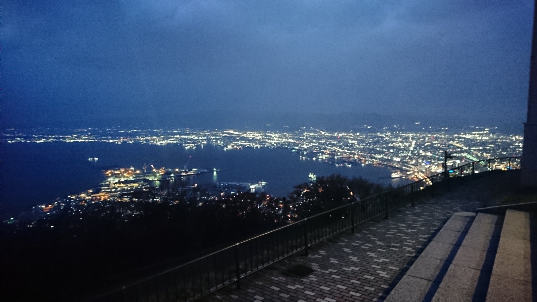 古川学園中学校高等学校 進学コース2学年 函館 青森 研修旅行 1日目 函館山の夜景を見てきました みんな美しい夜景に感動してました T Co Mlfbsloeap Twitter