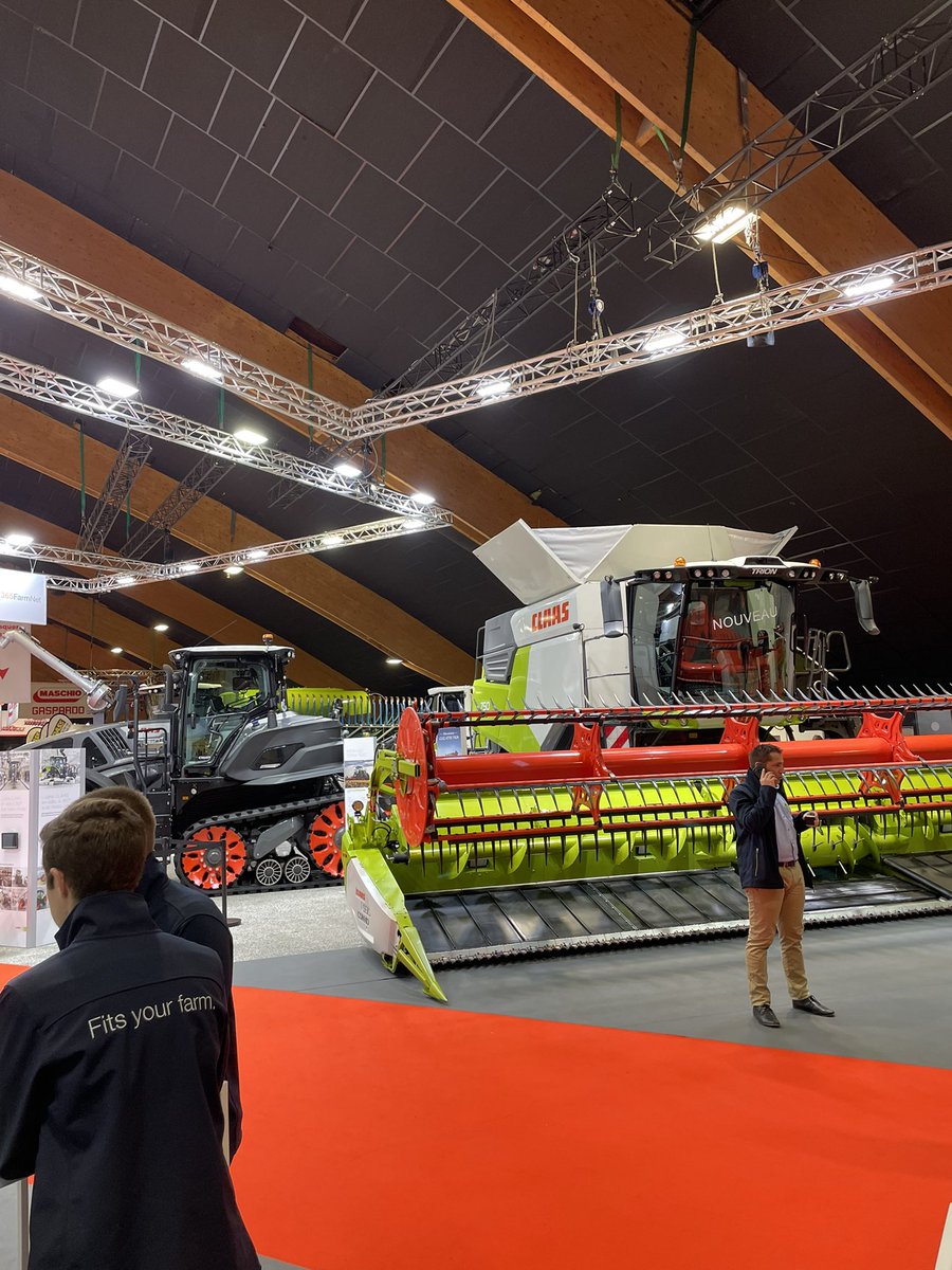 SimonMasq's tweet photo. En direct du salon des ETA #CLAAS #TORION #TRION https://t.co/bWZpkwxIdt