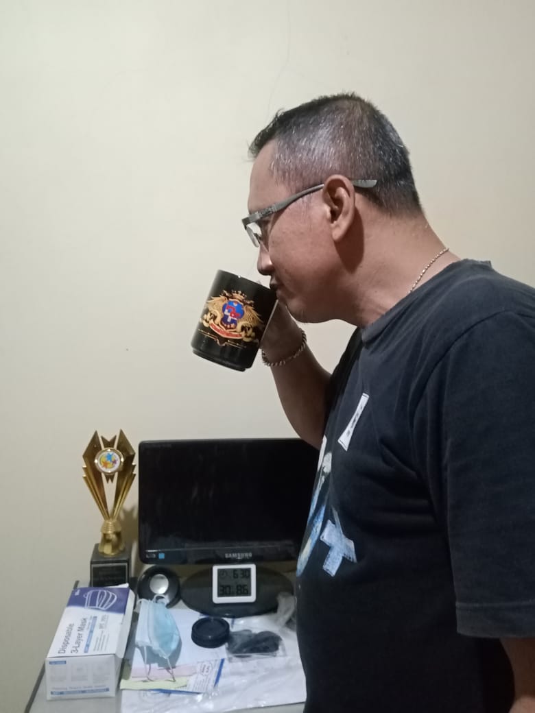 BangJun_93's tweet photo. Sekali sruput kopi byk rasa ada di dlmnya...
Rasa manis dan pait, rasa persaudaraan, & lbh lg rasa bahagia yg larut dlm kluarga besar #duniafolback
Suatu kenangan yg tak ternilai..
Thx..brader @HerryChristant & teh @PupungSuminar kau tlh ciptakan smua rasa dlm kopiku.
#MUGDF https://t.co/KQunqHXrxW