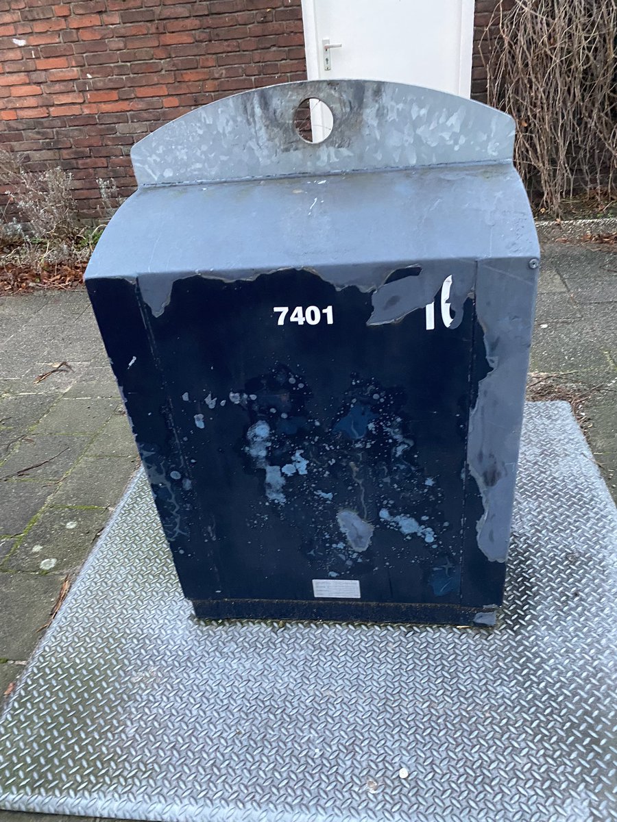 SanderFlorie's tweet photo. @Spaarnelanden Zou dit wellicht verwijderd kunnen worden? Ligt er al een week (Kievitstraat). Bij voorbaat dank! https://t.co/2P8lC3tqPT
