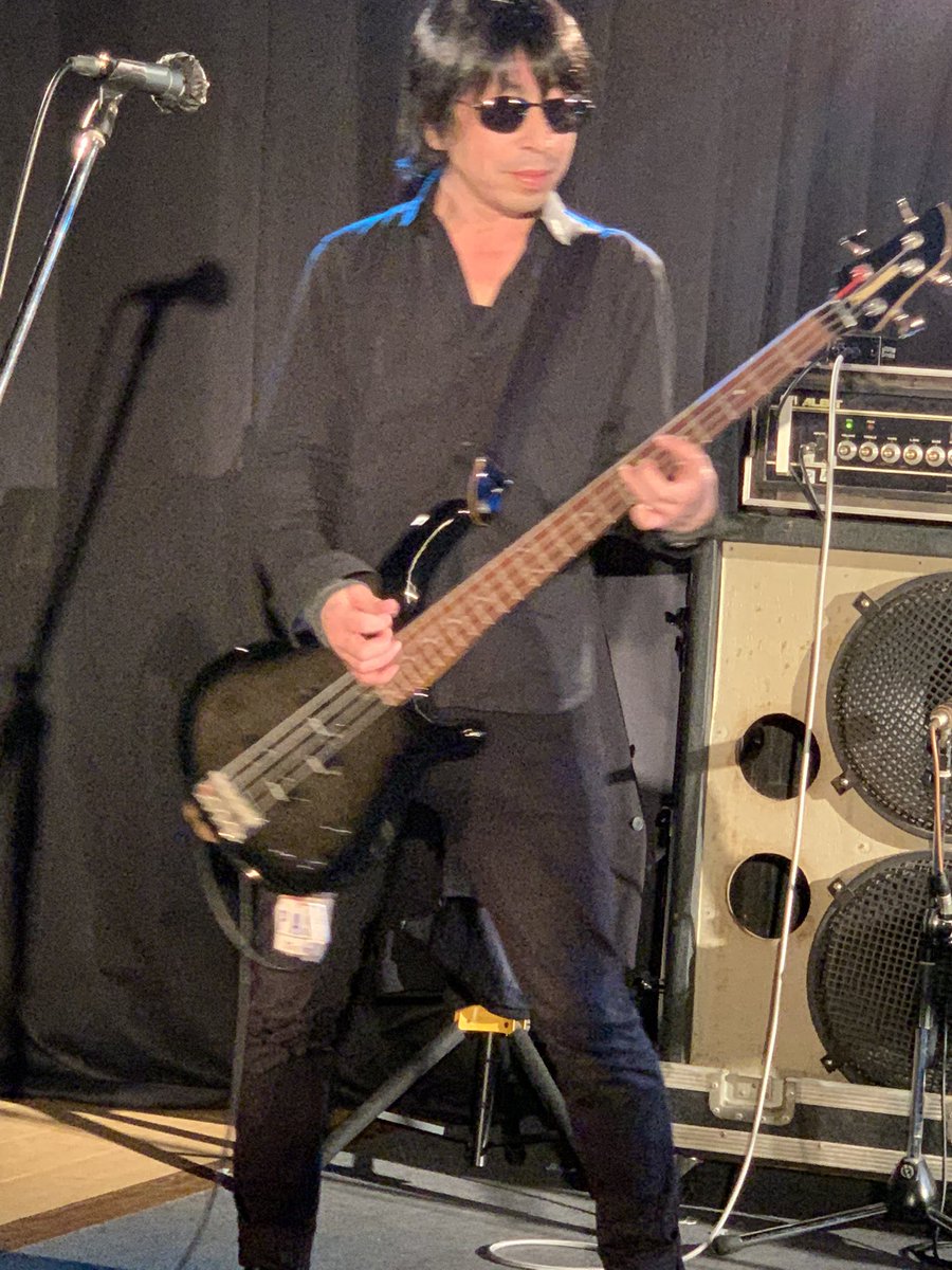 MuvTbDl51nxzoHi's tweet photo. #AGURU
#MOHANAK_新横浜LiT
#MOHALITVol3
(2021.12.12)初参戦のAGURU。骨太のROCKでした。セミアコGtターからギンギンに泣きの音、良い感じでした。 https://t.co/hogsuegXhm
