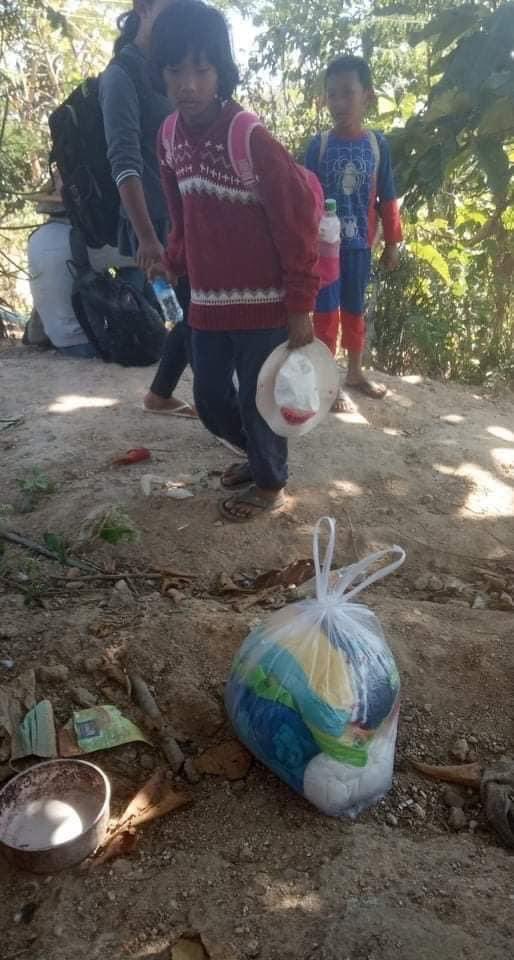 Locals of LayKayKaw had to flee from their homes as of SAC are continuously using heavy weapons. 3 PDF heroes were injured. #WhatsHappeningInMyanmar #Dec15Coup #TakeAction_NoMoreWords