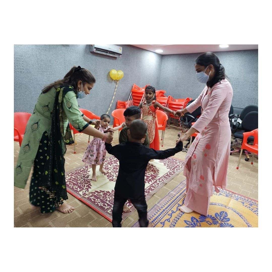 ConcernIndia_'s tweet image. Along with M&amp;amp;G Global Services Pvt. Ltd., we planned an interactive engagement for parents &amp;amp; students at an early intervention centre, involving games, art and music. These were planned to engage them and also assess their progress.  #concernindiafoundation #children #interactive