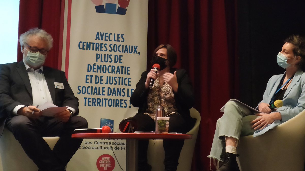 centresociaux's tweet photo. "On est dans un contexte où les inégalités se creusent et une rupture qui s'est fait depuis moins de dix ans. Il ne peut pas y avoir de projet démocratique sans recherche concrète d'égalité."
Isabelle Foucher, déléguée générale à la FCSF #CSNUM21 https://t.co/AtJhUf0moD