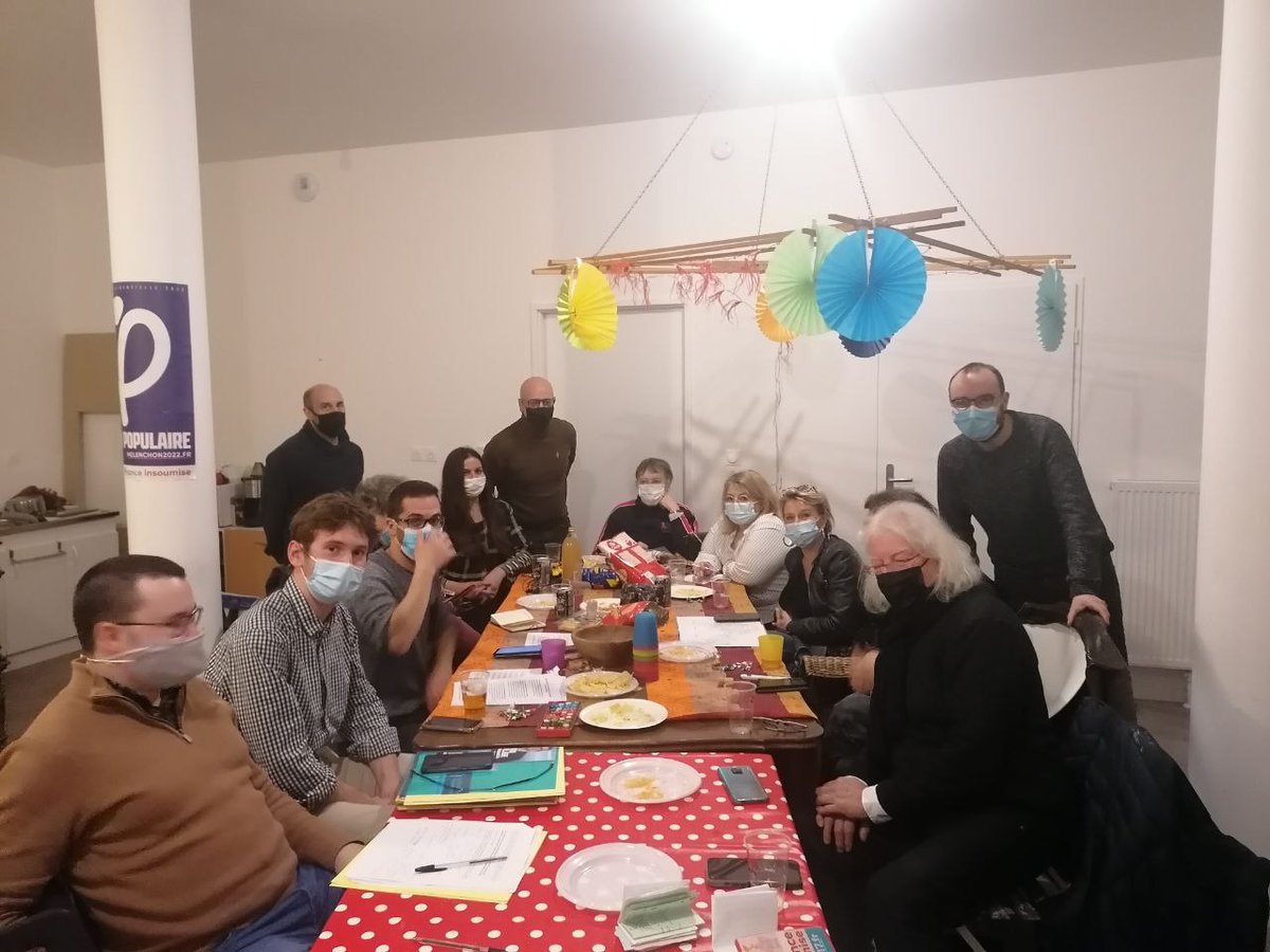 InsoumisWazSud's tweet photo. Belle réunion des militantes et militants de la 11e circonscription du Nord ! Les https://t.co/KImIFY9j7O en mouvement pour l'#UnionPopulaire avec @JLMelenchon ! ✊ https://t.co/dl6Hn9oiFI