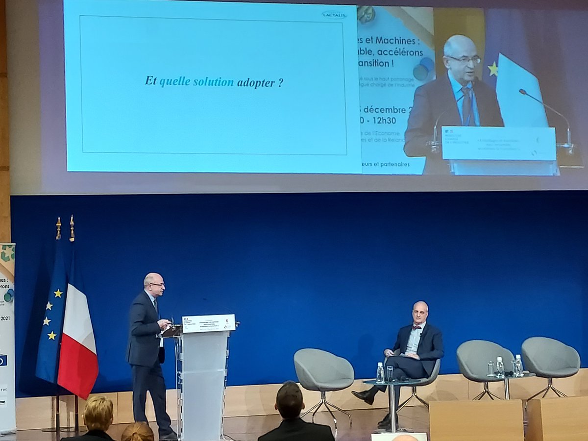 CNE_Emballage's tweet photo. Pierre Georgeault dir R&amp;D Packaging de @groupe_lactalis donne les enseignements sur le PS recyclé du pot de yaourt au colloque @CNE_Emballage - @le_Symop https://t.co/Xc9ZepaDXt