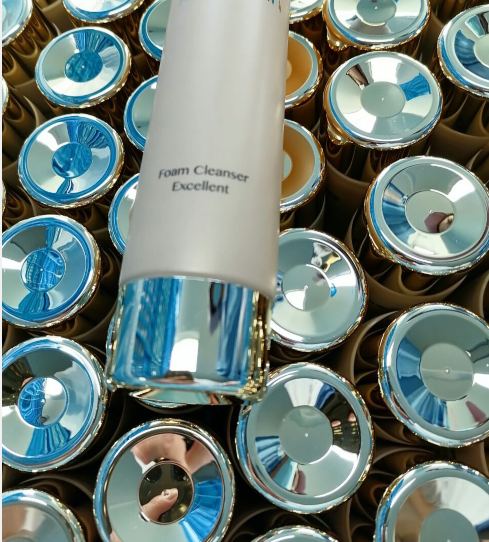 Fear Doesn't Need Conquering,It Will Tell You Where The Edge Is.
不必克服恐惧，它会告诉你边界在哪里。
#cosmetictubepackaging   #tubecosmeticproducts  #beautypackaging  
Shanghai Chunhsin Packing Tube Co., Ltd.-Your Specialist of cosmetic tubes
E-mail: wendy@chunhsin.net