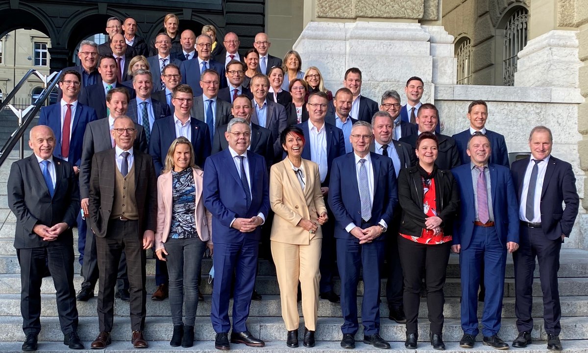 Die Bundeshausfraktion der SVP wünscht allen frohe Festtage und einen guten Rutsch ins neue Jahr! Wir setzen uns auch 2022 für eine unabhängige und sichere Schweiz und für die hart arbeitenden Menschen in unserem Land ein.
