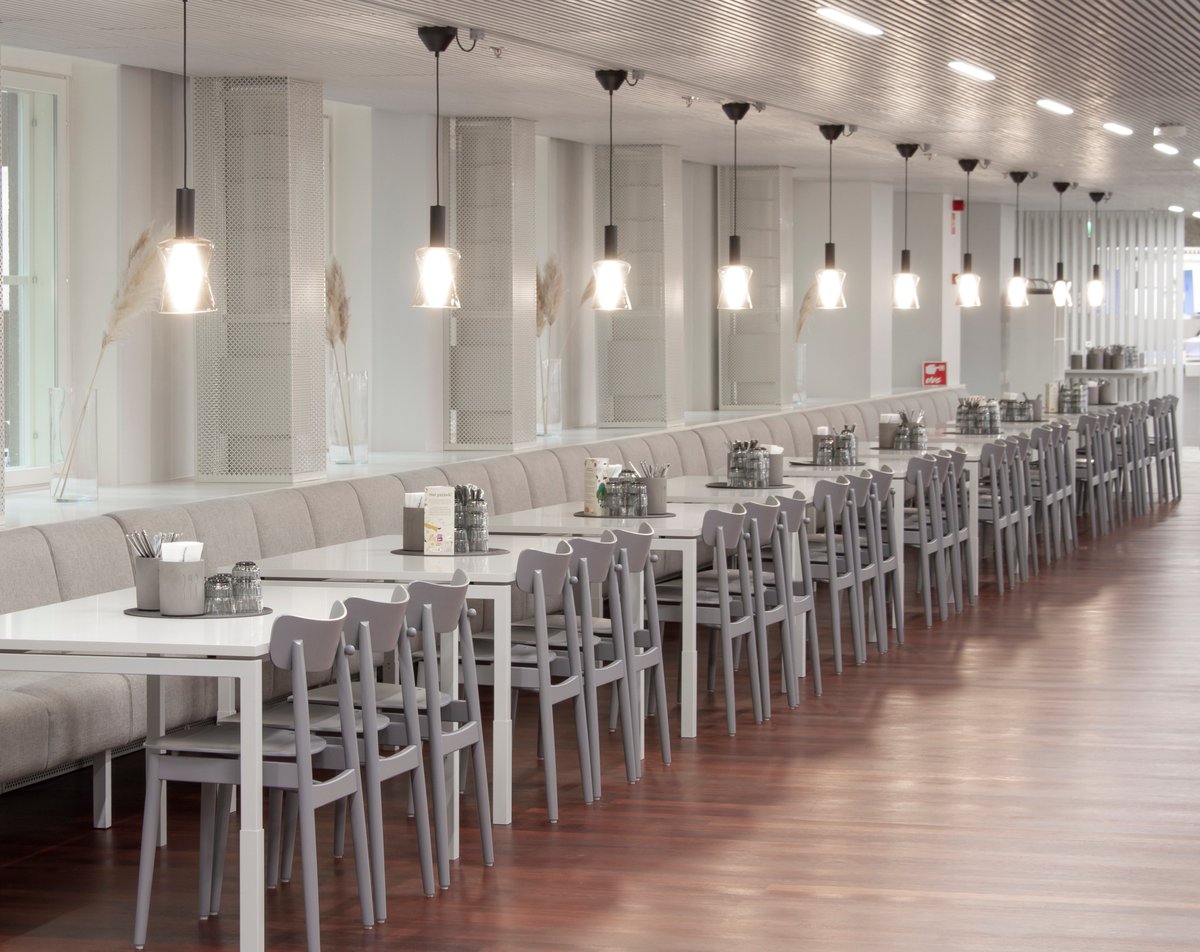 Pinto_Design's tweet image. Helsingin Arabianrannassa sijaitsevassa Compass Group Finlandin lounasravintolassa tehtiin syksyllä ilmeen raikastusta sekä kiinto- että irtokalustuksen uudistusta. 
Kuvat ja kalusteet: Modeo Oy 
Tilaaja: @CompassGroupFi 
#functionaldesign #tilasuunnittelu #käyttäjäkokemus