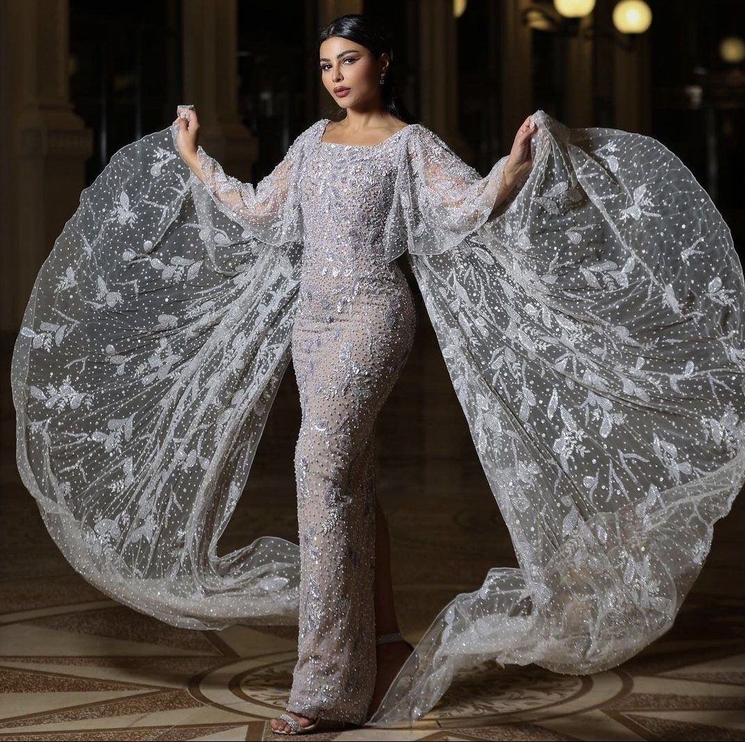 ajmalmagazine's tweet photo. @Mahira in a wonderful silver dress designed by Rami Kadi, which during the closing of the Red Sea International Film Festival @RedSeaFilm
فستان فضي رائع من تصميم #رامي_قاضيى أطلت به الإعلامية الشهيرة #مهيرة_عبدالعزيز خلال حفل ختام #مهرجان_البحر_الأحمر_السينمائي_الدولي https://t.co/Xl1JRmOE9V