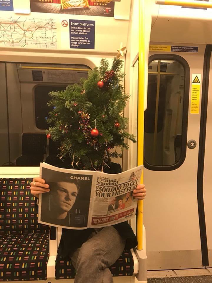 AMHammersmith's tweet photo. Mask up on the Tube. 😷 https://t.co/B07p5wgwvh