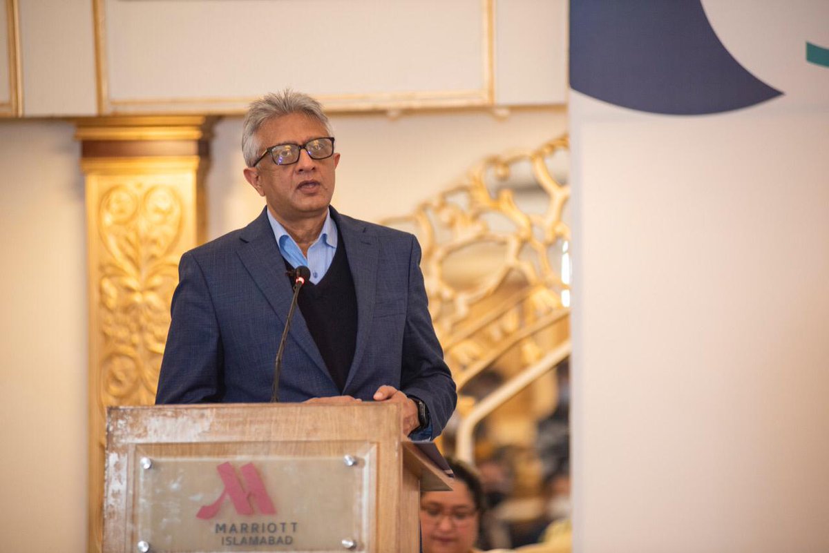 nhsrcofficial's tweet photo. SAPM Dr. Faisal Sultan @fslsltn addressed the audience at the Commemoration of Universal Health Coverage Day organized by @WHO and @nhsrcofficial. Dr. Zafar Mirza (UHC Advisor WHO), Dr. Palitha Mahipala (Head WHO Mission), and Dr. Rana Safdar (DG Health) also spoke at the event. https://t.co/z0V7CAnEQE