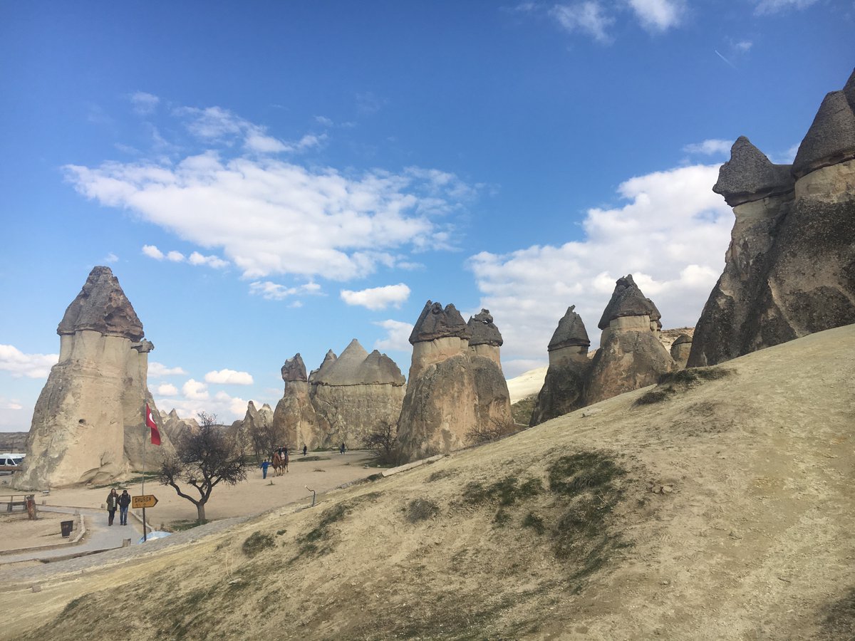 SmartRydeJP's tweet photo. 📍ギョレメ in トルコ
カッパドキアとセットでいく人が多いこの場所は、まるで物語の世界のような景色が見られます。
特殊な形をした岩層が広がっています。 https://t.co/p2vLvJrVWD
