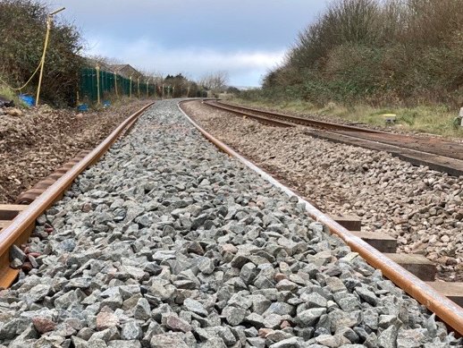 networkrailwest's tweet photo. 👷We're still working this week in the Treleigh area or Cornwall.

🛤️ We are replacing worn out track to make journeys more reliable.

📷 Even our engineers are trying to get artistic with their photography. https://t.co/vbV0NlbiZA