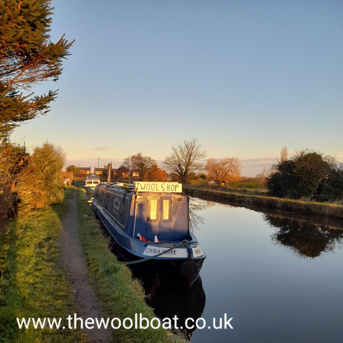 ColinWareing1's tweet photo. Morning all. A lovely blue sky here near #Burscough from where we will be cruising into the town to be open near @burscoughwharf from 11 to 3 for loads of wooly gifts. #boatthattweet @CanalTraders #loveyouryarnshop @CRTBoating @WinwickMum @wyspinners https://t.co/JoYMtlUOLT