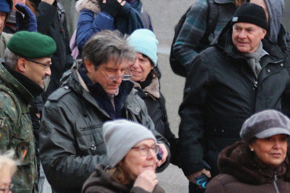 antira_infohh's tweet photo. Manfred Börm, ehem. Wiking-Jugend Kader &amp; langjähriger NPD-Funktionär ausm LK Lüneburg reihte sich im Block der „Soldaten &amp; Reservisten“ ein. Börm überfiel in 1970ern mit weiteren Rechtsterroristen ein Nato-Lager, wofür er zu 7 Jahre Haft verurteilt wurde. https://t.co/7M0wM7oqJ7