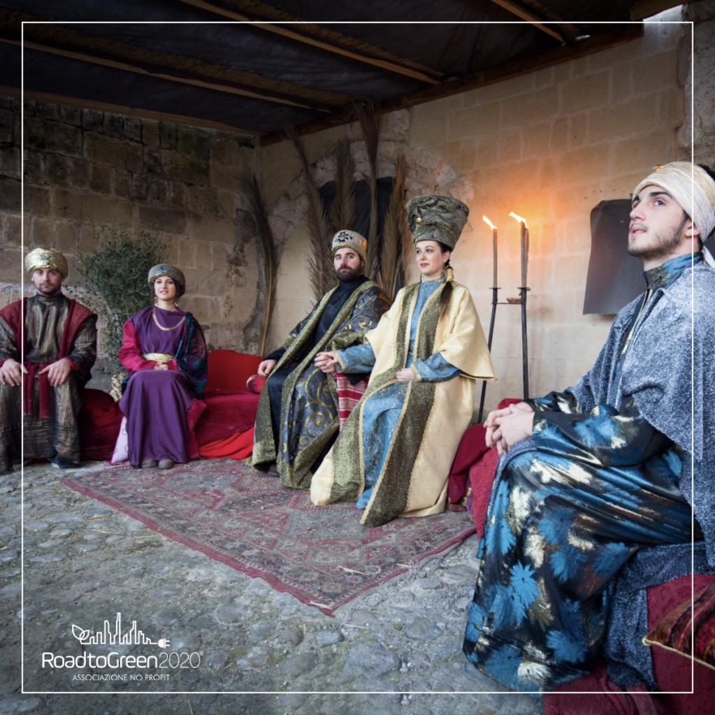 💚 In questo periodo in tuta #Italia vengo allestiti dei bellissimi presepi viventi. Il più antico di tutti è quello nel centro storico di #Greccio , borgo in provincia di #Rieti , che risale addirittura al 1200. 

📝Tra i più suggestivi, segnaliamo quello di #Matera…