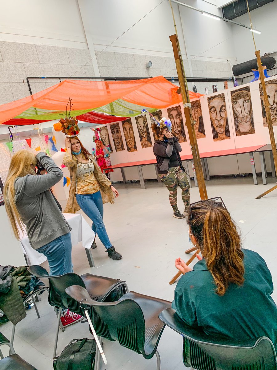 VPA_Ccsw's tweet photo. Great seeing our Level 3 Visual Art students show off some of their Term 1 work with a pop-up fashion show.  @CheshireCollSW #artists #visualarts https://t.co/CXlzpLM4JP