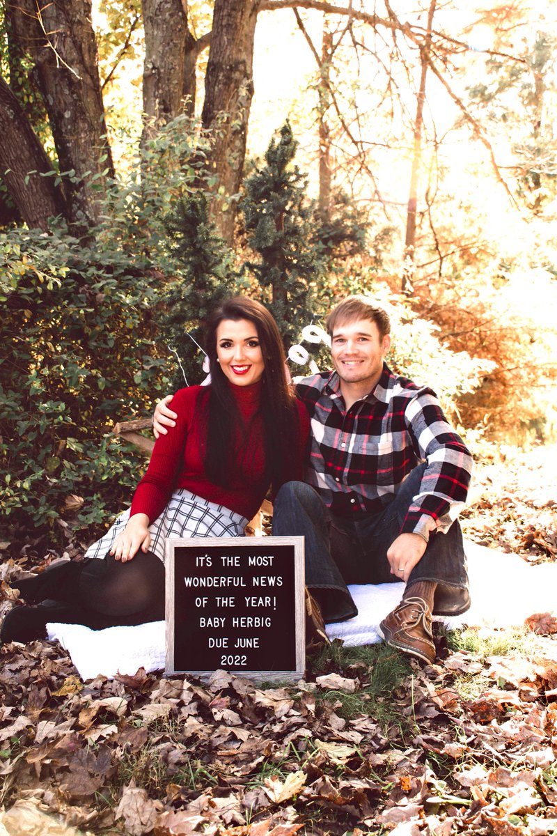 HerbigJon's tweet image. My wife @NeelyHerbig and I are so excited to announce we are having a baby! Due in June and June can’t come soon enough!!