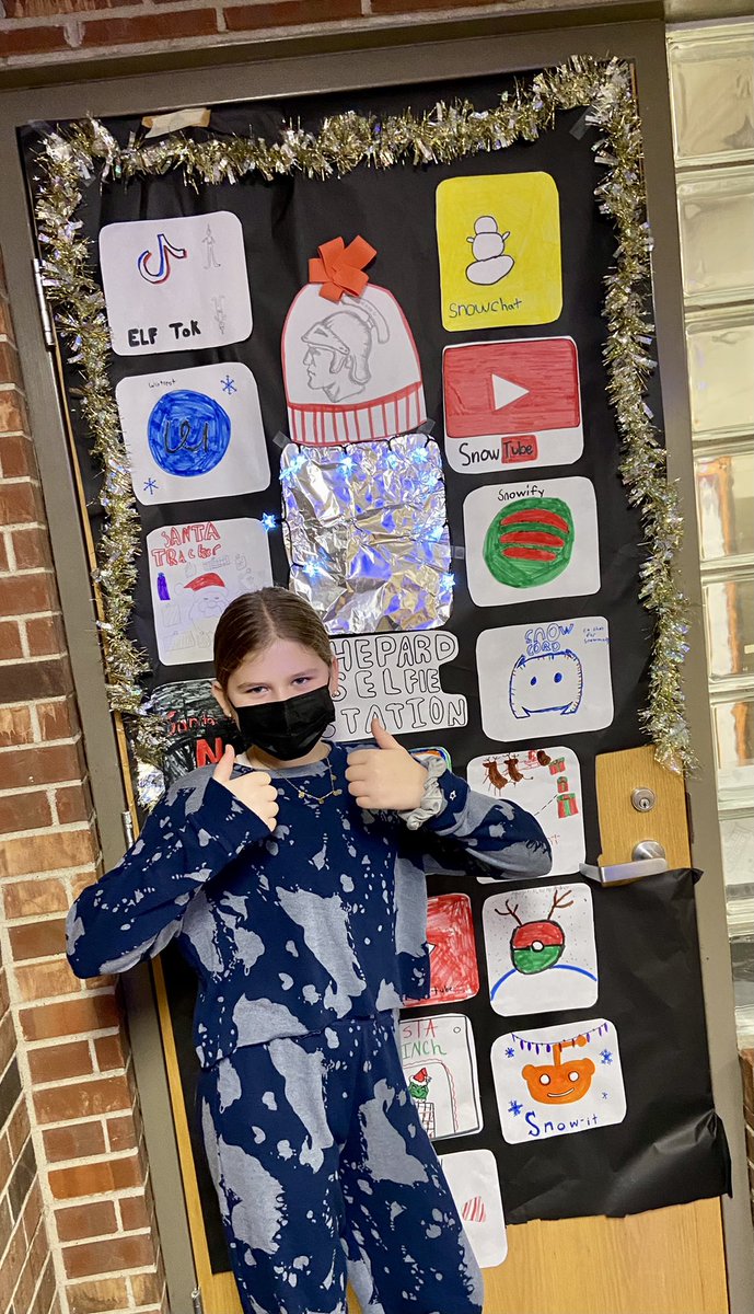 Nothing like a friendly door-decorating competition to get in the holiday spirit! <a href="/109Shepard/">@109Shepard</a> @cybulski_chris <a href="/DPS109/">Deerfield Dist. 109</a>