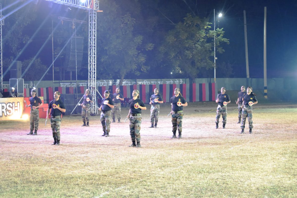 westerncomd_IA's tweet photo. #SwarnimVijayVarsh
#MissionFirstBrigade organised Swarnim Vijay Parv at Samba to commemorate Victory during 1971 Indo Pak War. Martial arts from different Infantry Regiments was on display. GOC #RisingStarCorps felicitated the Veer Naris and veterans of 1971 war.
@adgpi https://t.co/c9f545iM1O