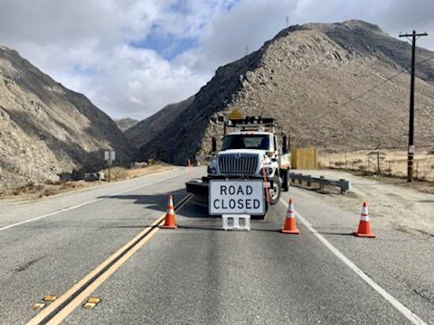 BakersfieldChp's tweet image. We are in the process of closing SR178 in both directions, through the Canyon, due to a rock slide. Please avoid the area. #rockslide #TrafficAlert