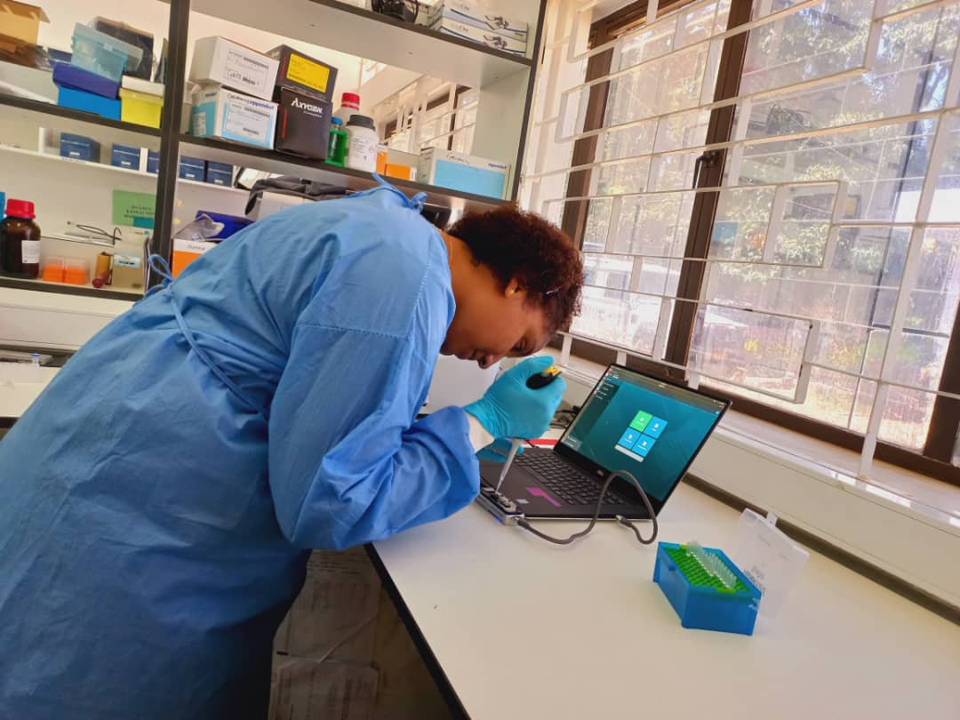 kirstynbrunker's tweet photo. Sequencing #rabies virus for PhD followed by training colleagues. The 2 key elements of our approach to @nanopore seq in East Africa! Led by boss lady @Gurdeep_Jaswant, with thanks to @KCRITanzania for lab space! #WomenInScience https://t.co/WdndbJ7jhZ