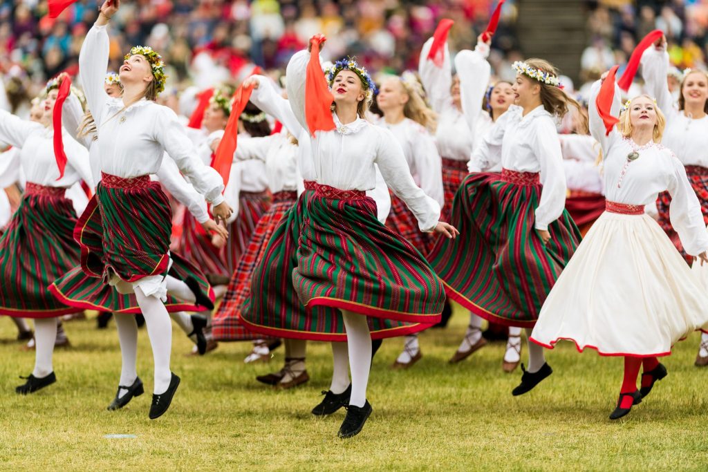 Культурные традиции западной европы. Национальный танец Эстонии. Эстонский танец Йоксу-полька. Эстонский народный танец. Эстонские национальные танцы.