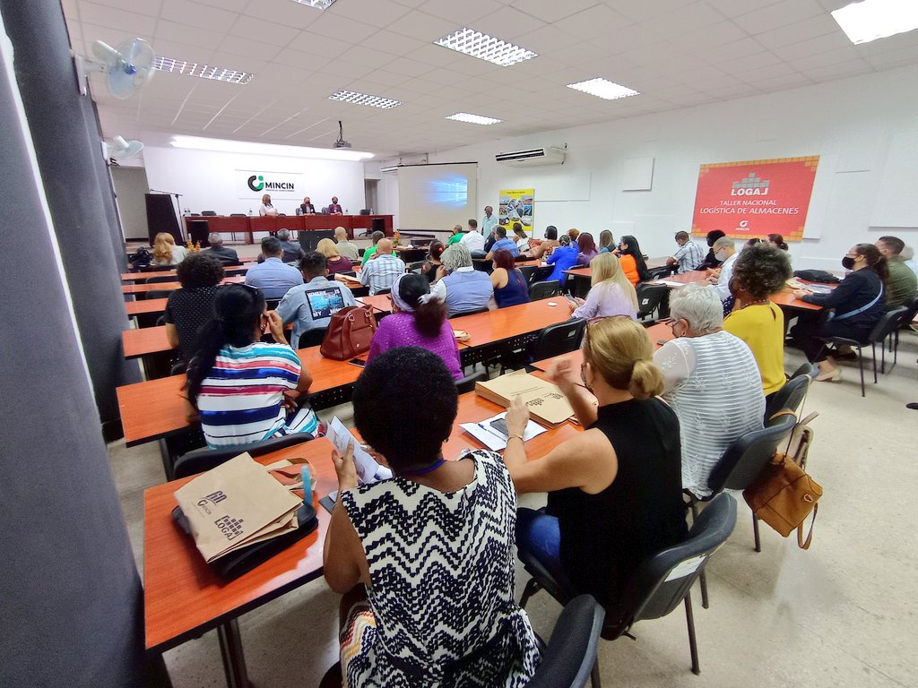 Con las palabras centrales de la Ministra del #ComercioCuba, da inicio en la sede del <a href="/MincinCuba/">Comercio Cuba</a>, el V Taller nacional de Logística de Almacenes #LOGAL2021.
#CubaVive <a href="/PresidenciaCuba/">Presidencia Cuba 🇨🇺</a> <a href="/MMarreroCruz/">Manuel Marrero Cruz</a> @LuisTFonseca <a href="/BetsyDazVelzqu2/">Betsy Díaz Velázquez</a>