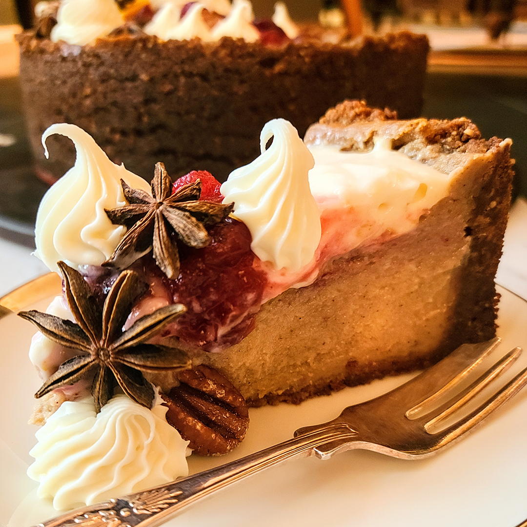 tofuttibrand's tweet photo. Gingerbread is an iconic holiday treat. (And star of Shrek.) Impress your holiday guests with this gingerbread cheesecake made with both #Tofutti Better Than Cream Cheese &amp; Better Than Sour Cream. 👨‍🦰 https://t.co/14A9aC55B6 🍞 #vegan #gingerbread https://t.co/mWEnBrml2e
