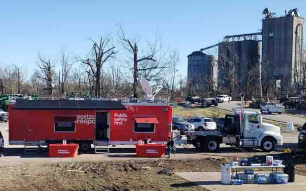 MediaPost's tweet photo. #Toyota #Verizon #KFC #Walmart #PandG #TysonFoods #CaseysGeneralStores step up for tornado relief, reports #TanyaGazdik https://t.co/ubtsjXWMHE https://t.co/upNiUTJQXv