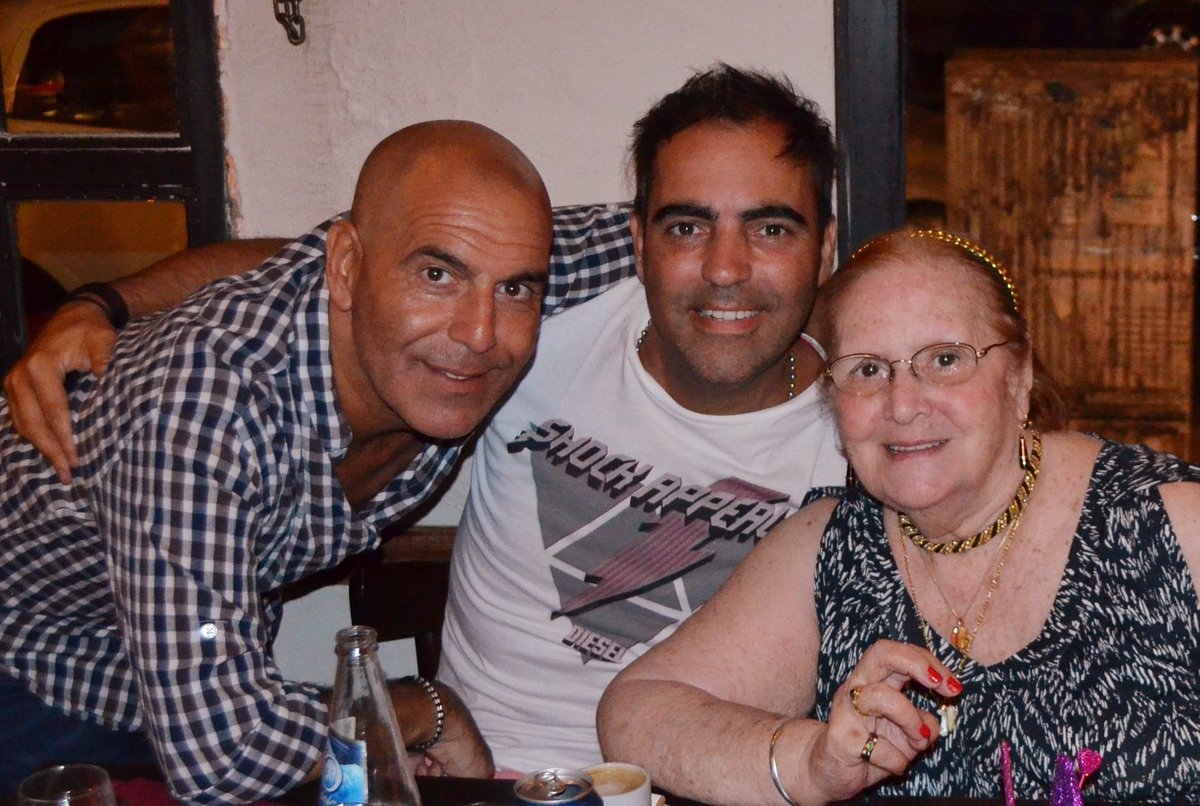 ORLANDONETTI's tweet photo. Hoy hace un año que mi viejita querida, Celia, se iba de este plano terrenal. Vivió 90 años, lúcida, pasional, impulsiva, temperamental, bondadosa, sentimental, comprensiva y amorosa, sobre todo, amorosa con mi hermano y conmigo. https://t.co/Y07XoQ4vZX