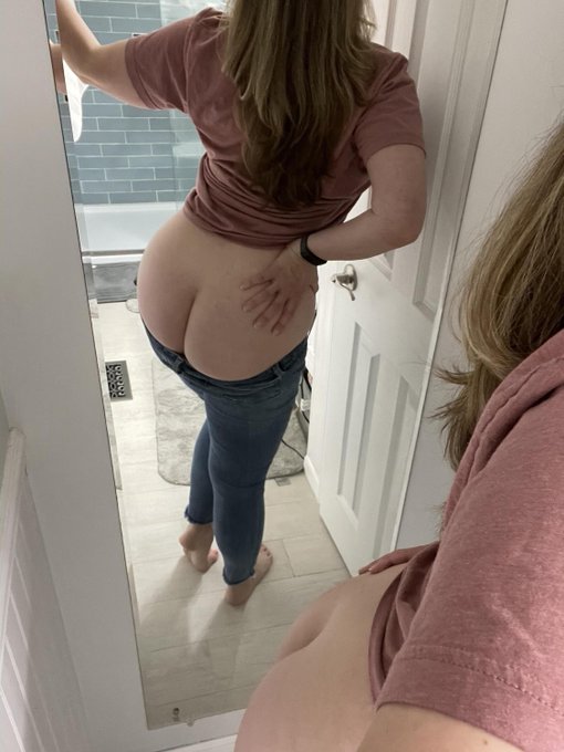 Help this MILF get ready for her shower? https://t.co/3nlk9yz1QF