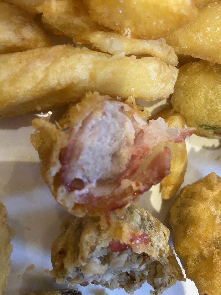tombarton's tweet photo. Just had possibly the most Geordie Christmas dinner ever from our local chippy:

✅ breaded turkey in a stottie 
✅ battered pigs in blankets
✅ battered stuffing
✅ battered sprouts 
✅ chips
✅ xmas gravy &amp; cranberry sauce

Can report: it's amazing ⭐️⭐️⭐️⭐️⭐️

@Pantrinis https://t.co/pXPjXjjN8n