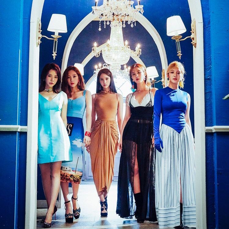 yultimately's tweet photo. less than an hour to go OMGGGG QUEENS ARE COMING !!!!! 

 #SNSDOH_GGTeaser
SNSD OH!GG IS BACK
 #GG4EVA https://t.co/eoZ873pajS