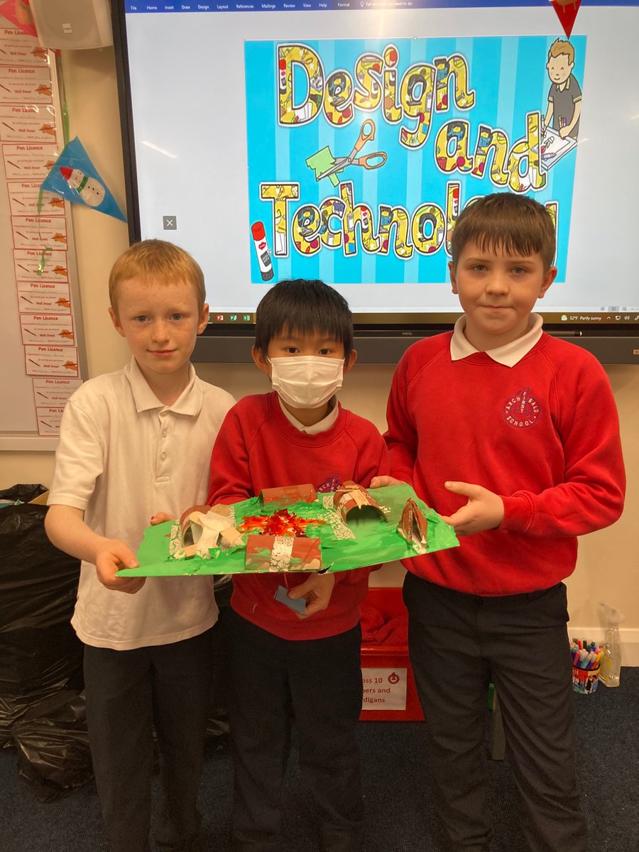 ArchibaldFirst's tweet photo. Class 10 have designed and made some fabulous models complete with an electric circuit and switch! #learningandhavingfun https://t.co/CaaNDZKwQN