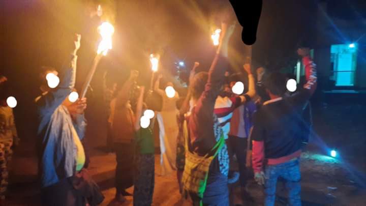 shaa81224's tweet photo. Despite having difficulties, the Pyigyitakun’s night strike led by a monk who is charged under section 505 (A) , was continued successfully tonight.   #TakeAction_NoMoreWords #Dec15Coup #WhatsHappeningInMyanmar https://t.co/2llCKPUOyy