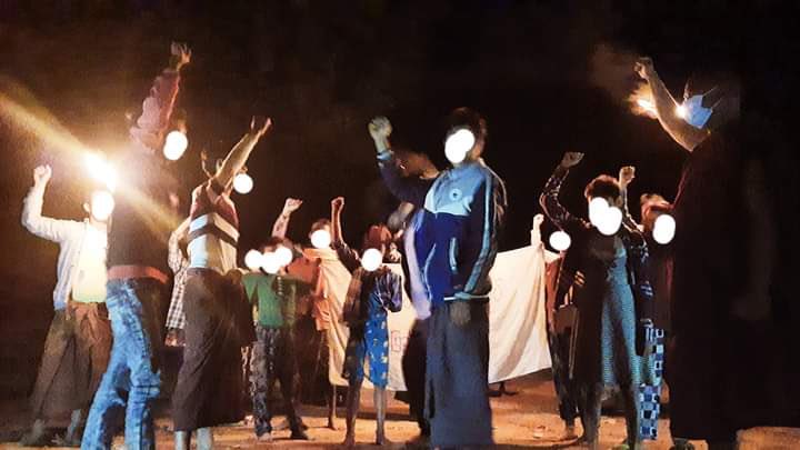 shaa81224's tweet photo. Despite having difficulties, the Pyigyitakun’s night strike led by a monk who is charged under section 505 (A) , was continued successfully tonight.   #TakeAction_NoMoreWords #Dec15Coup #WhatsHappeningInMyanmar https://t.co/2llCKPUOyy