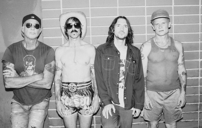 mjfan4life86's tweet photo. it's been 2 years since the return of Frusciante and we got almost we asked for some group photos and a tour announcement along with it i predict by the end of January or the start of Feb we'll might get a single and the name of the new album by them #Johnisback #NewHeader https://t.co/ra7l02tnsf