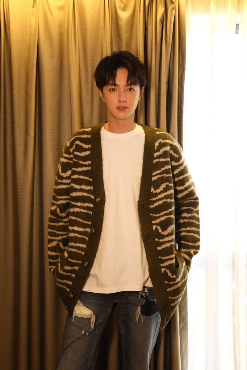 darrenchenHQ's tweet photo. [PHOTOS] 211214 Kuan Home updates with 'high-quality' snaps of #DarrenChen 😂

#guanhong #kuanhung #官鸿 https://t.co/aWHvC24VGV