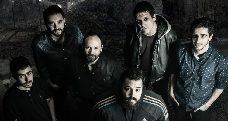 🟩Hoy a las 19:00hs en "Uruguay Nomá" 🇺🇾 tendremos estreno. 

Escucharemos a "La Marmita" banda con una fuerte impronta de fusión de estilos y letras más que interesantes. Cuentan historias, bien urbanas y montevideanas.

No se lo pierdan, y visiten <a href="/LaMarmitaBanda/">La Marmita</a> para más info.