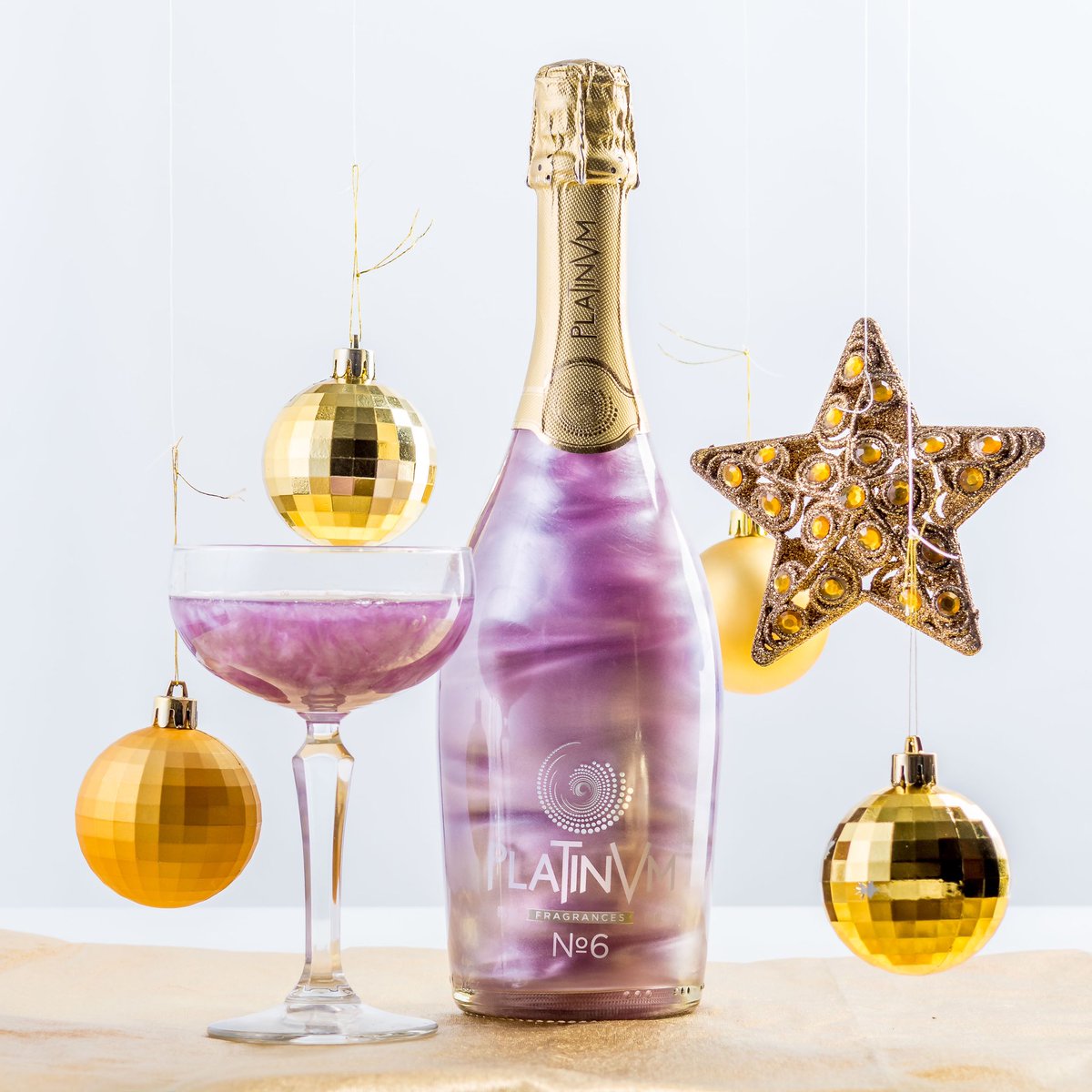 🎄💜🥂 Si hay un espumoso mágico para brindar en una ocasión especial, este es el Platinvm n6 de Violetas y frutas del Bosque. Delicioso y original, será el adorno más vistoso en tu mesa navideña! 🎄🥂💜 Disponible CON y SIN alcohol en nuestra tienda de Amazon. #platinvm