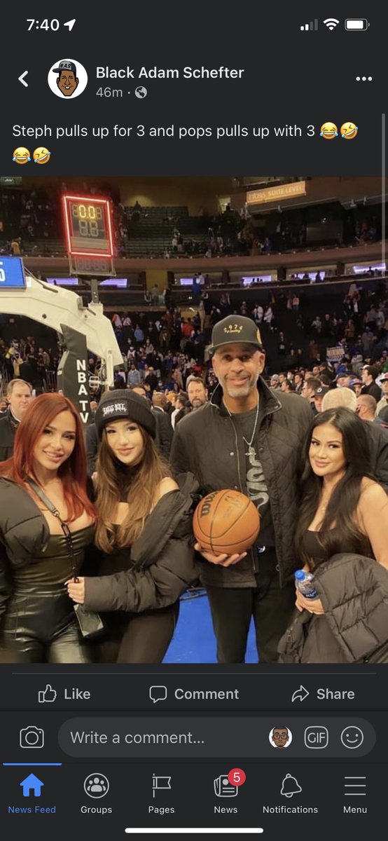 r1ddler_'s tweet image. Curry moms in the 9th row with her girlfriends who said she can do better than Dell.. he court side with three young chicks living his best life #FutureBehavior