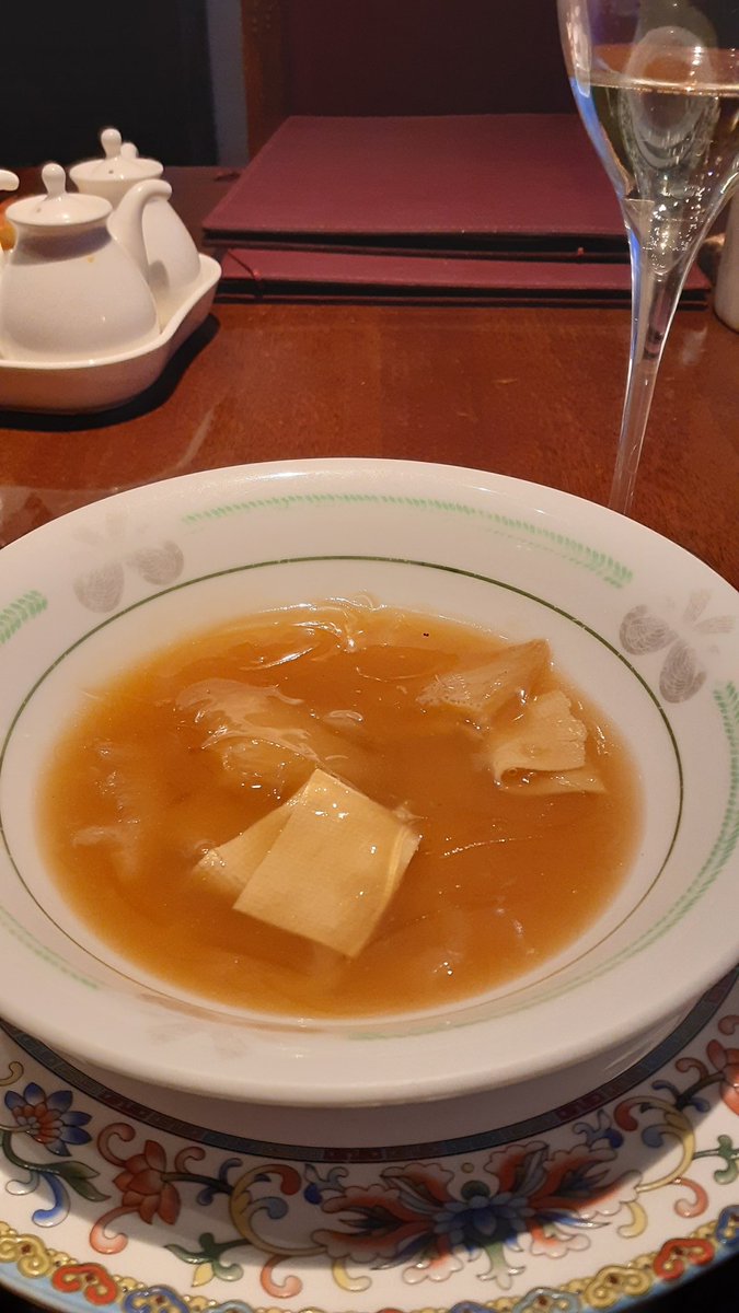 mio_igu's tweet photo. お義母さんの誕生日会で、ひさびさに自由が丘の状元樓さんへ。めちゃかわいい内装のお店😊フカヒレ相変わらずおいしかった！お義母さんに会うのもひさびさだったので、たまりにたまったぶちまけ皇室トークしてきた。すっきりしたーーー https://t.co/33wlEs1sfQ