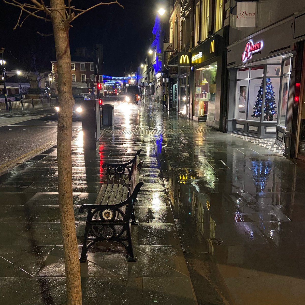 BedfordTweets's tweet photo. Bedford High Street is now looking nice and clean ahead of Christmas, thanks to the street cleansing team who have been out cleaning on Monday and Tuesday night this week, following the recent completion of works. https://t.co/YGA0GATq4K
