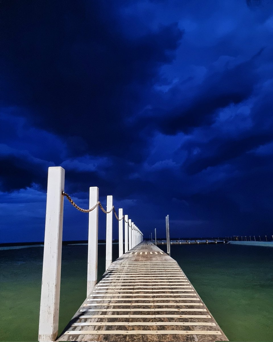 Susanboyd12Boyd's tweet photo. When a storm is brewing. 🌩 https://t.co/IjlgRkiHRA