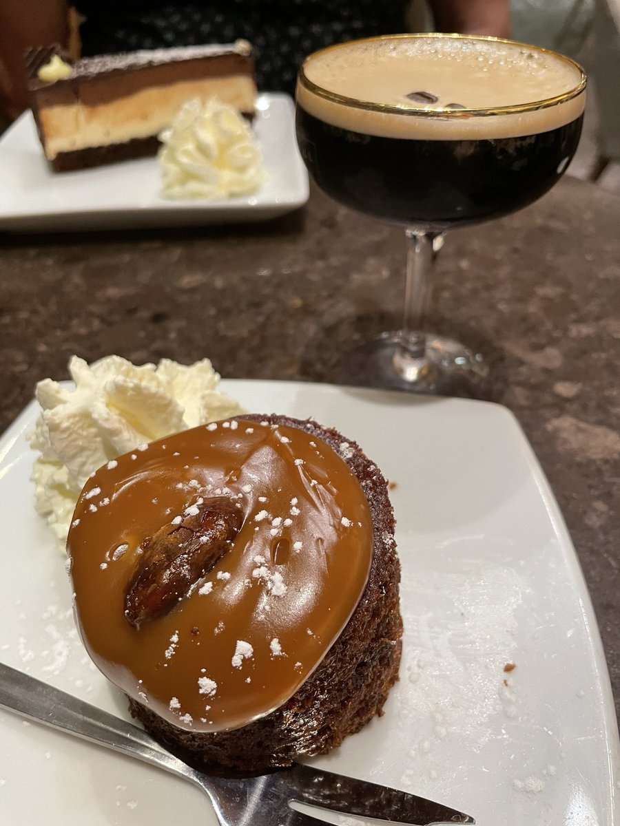 BacktheZhorse's tweet photo. Ummmmmm…..  holidays are for eating #fatteningup #stickydatepudding https://t.co/rLq9T2IC4G